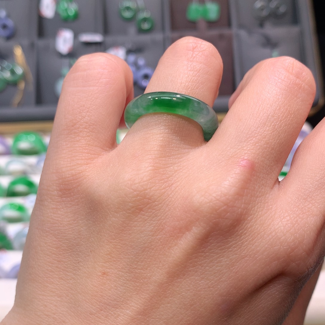 翡翠戒指未镶嵌翡翠