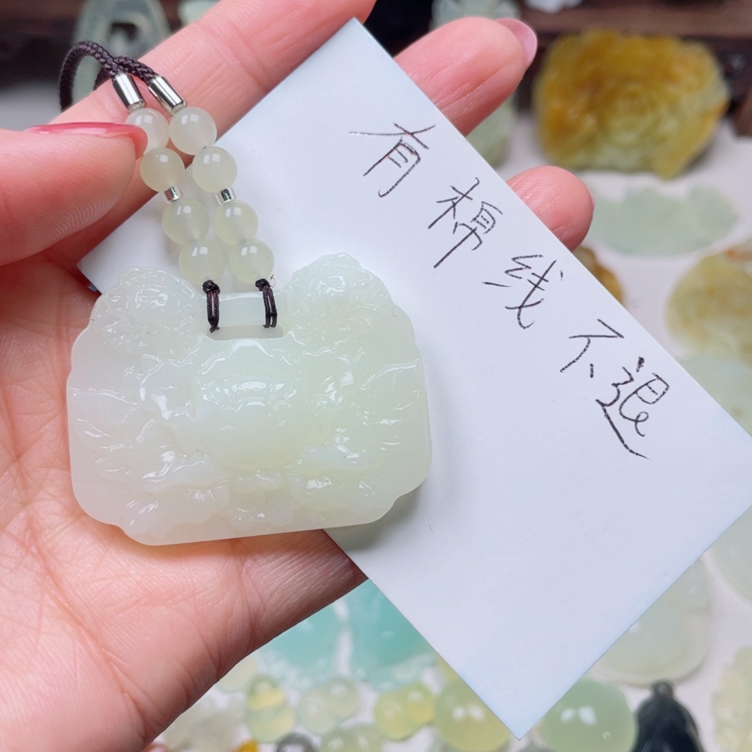 蛇纹石玉颈饰未镶嵌