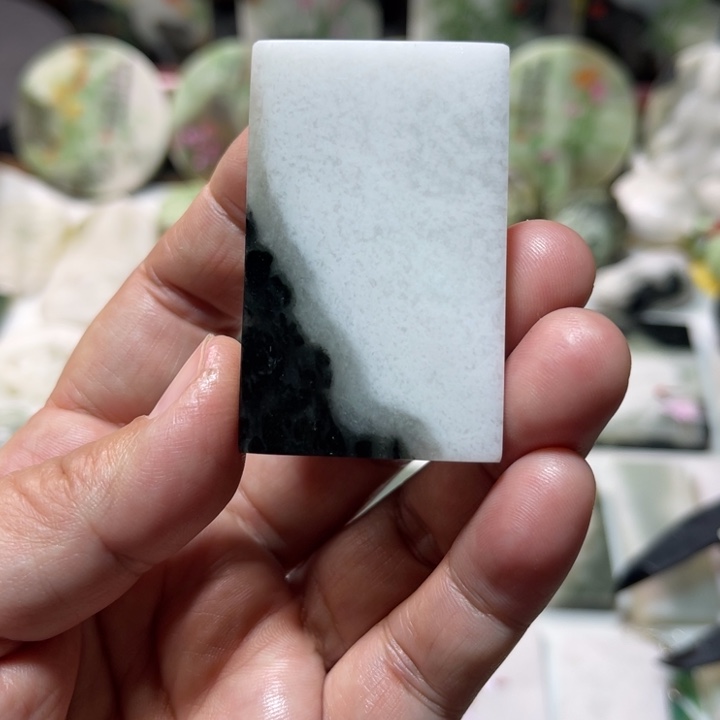 独山玉未镶嵌颈饰