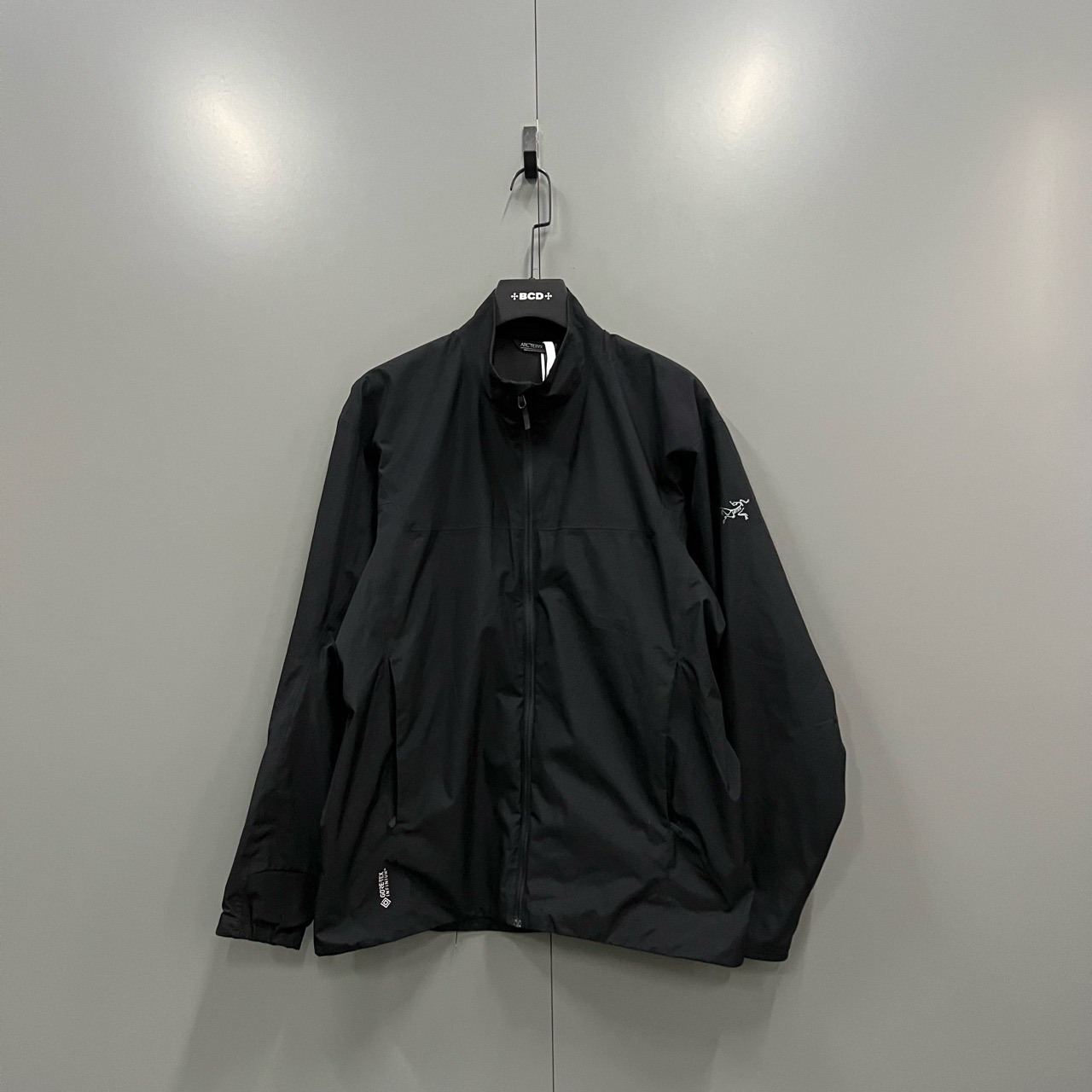 95新 ARC'TERYX/始祖鸟 （ll）黑色徽标立领冲锋衣 L码/98新014288