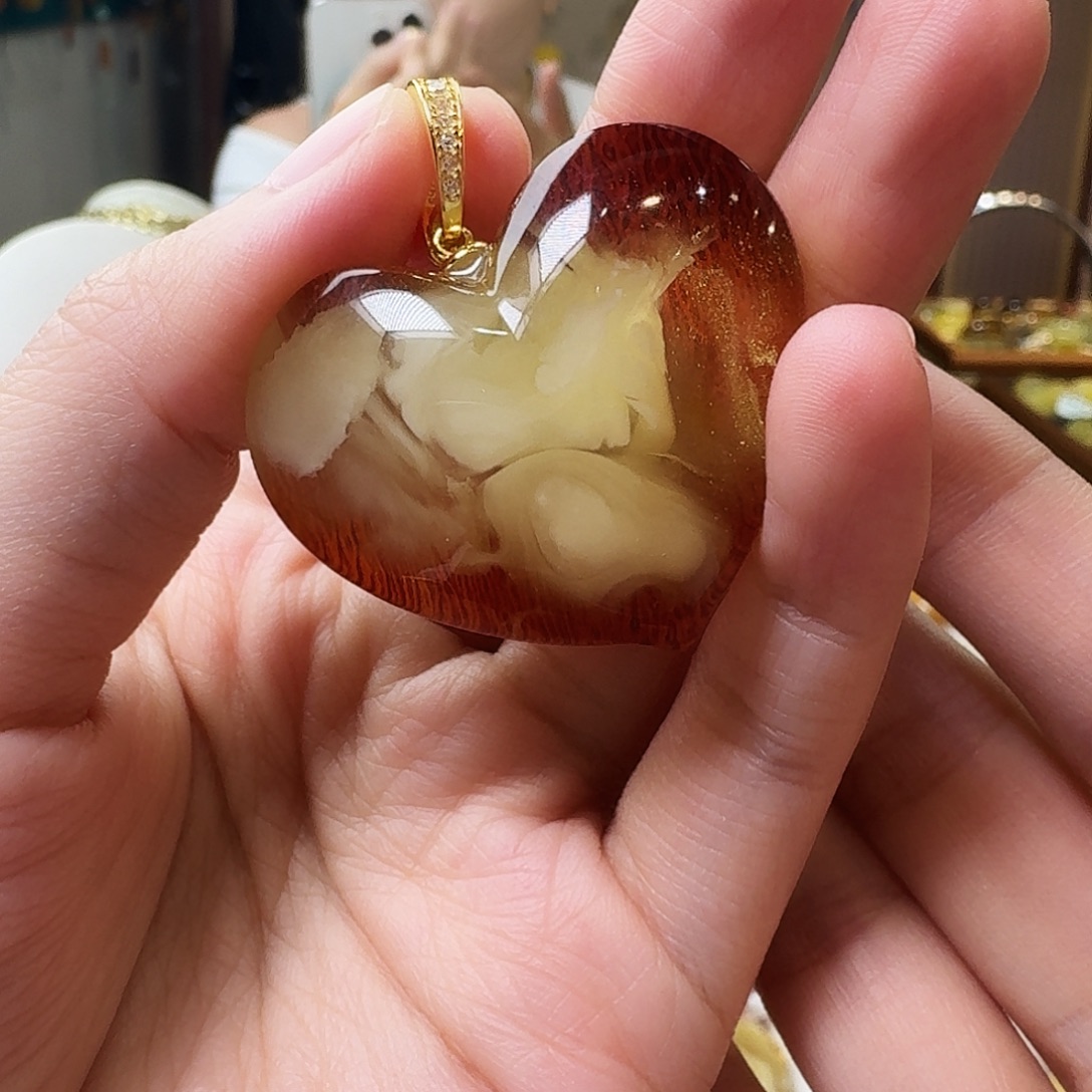 琥珀未镶嵌颈饰吊坠