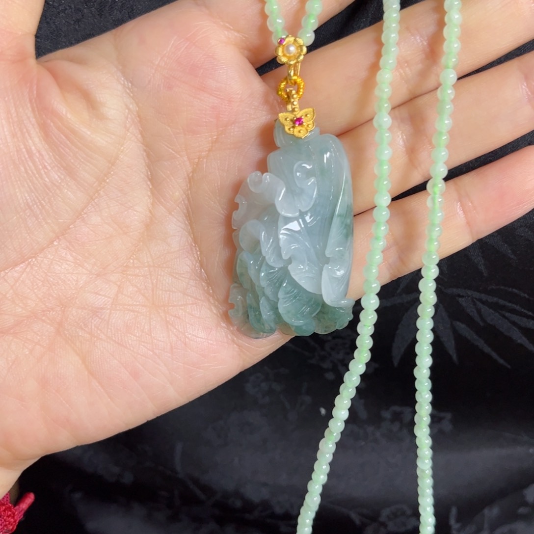 翡翠颈饰未镶嵌白菜