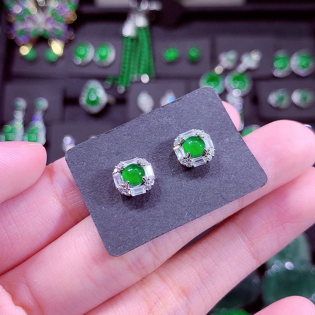 颈饰未镶嵌翡翠天然