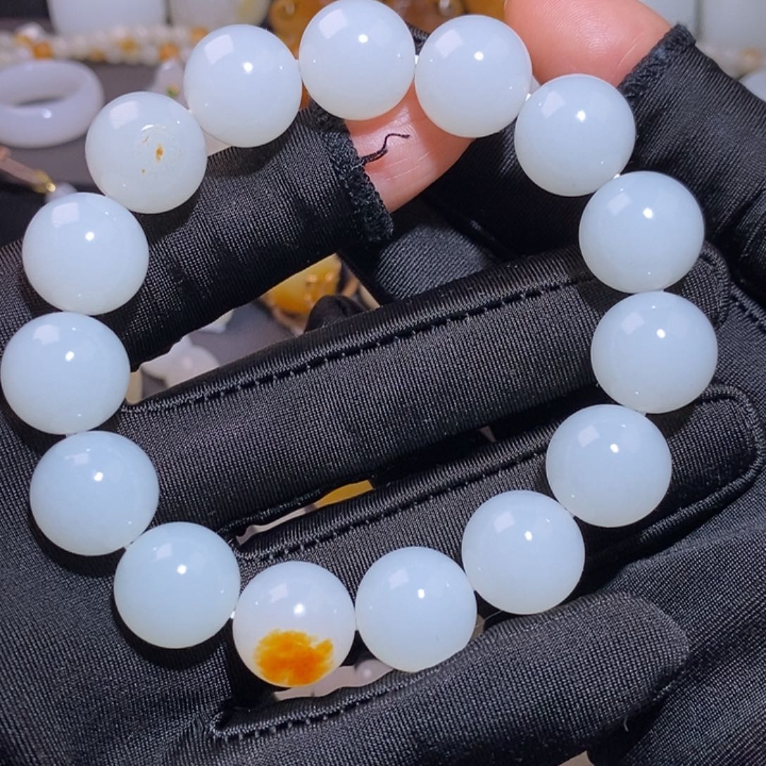 过***烟和田玉未镶嵌手链