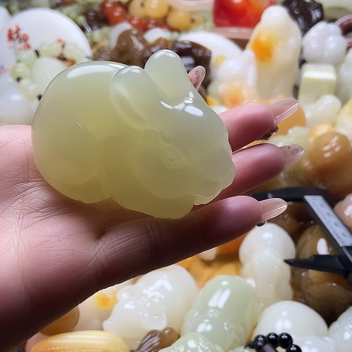 完全开放手把件兔