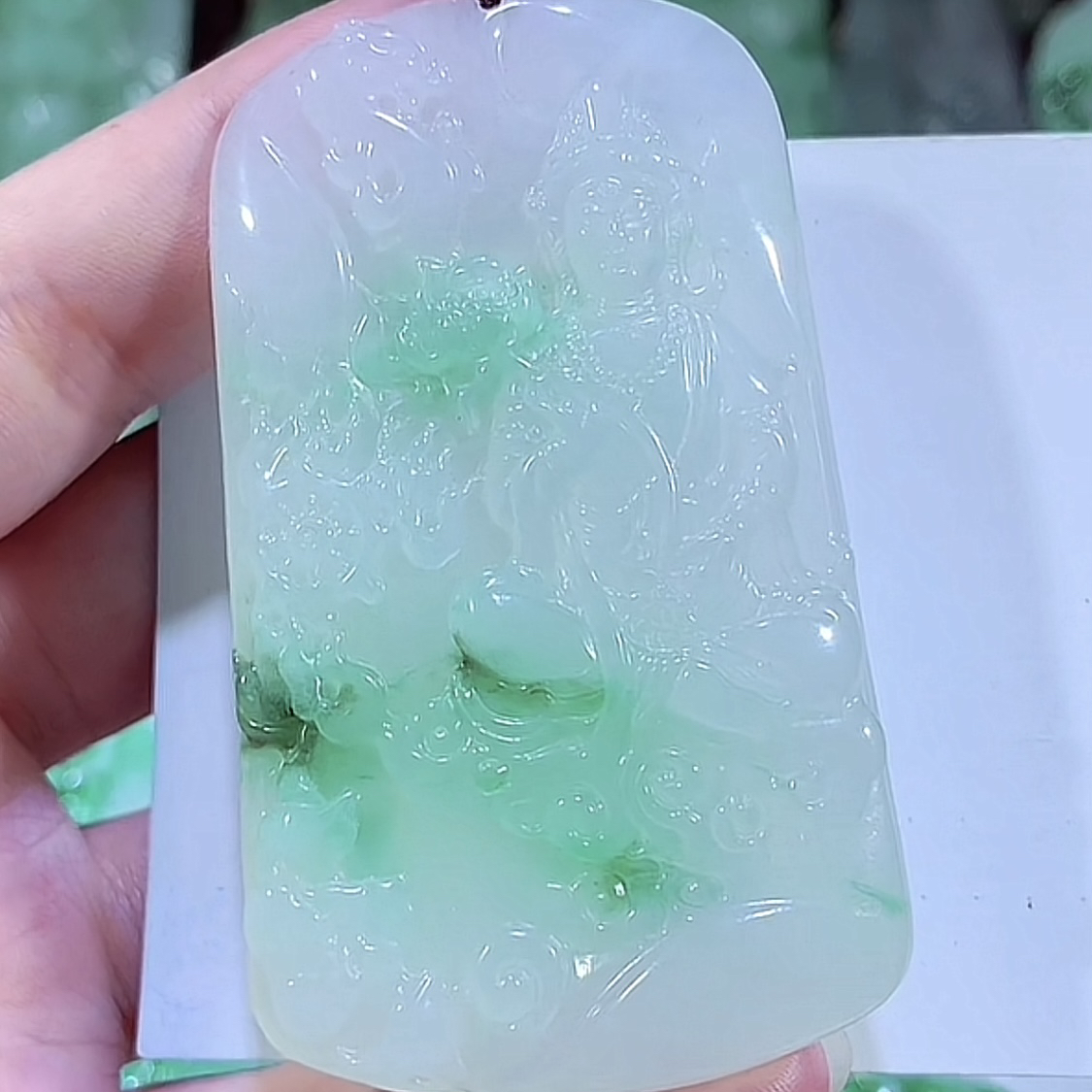 缅甸天然翡翠A货冰种飘绿大势至守护神吊坠