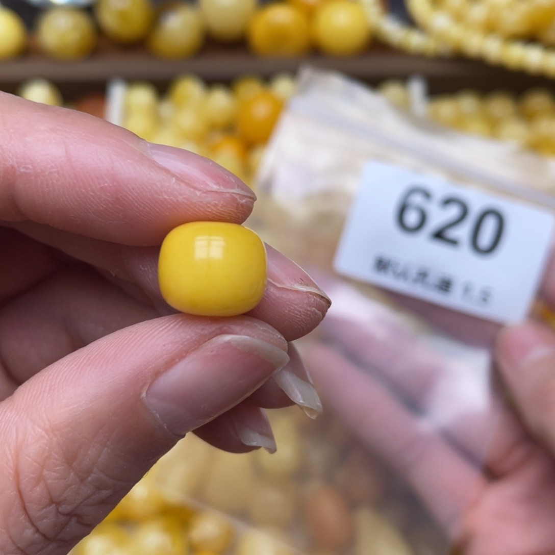 蜜蜡珠宝奇石未镶嵌微坑11.9