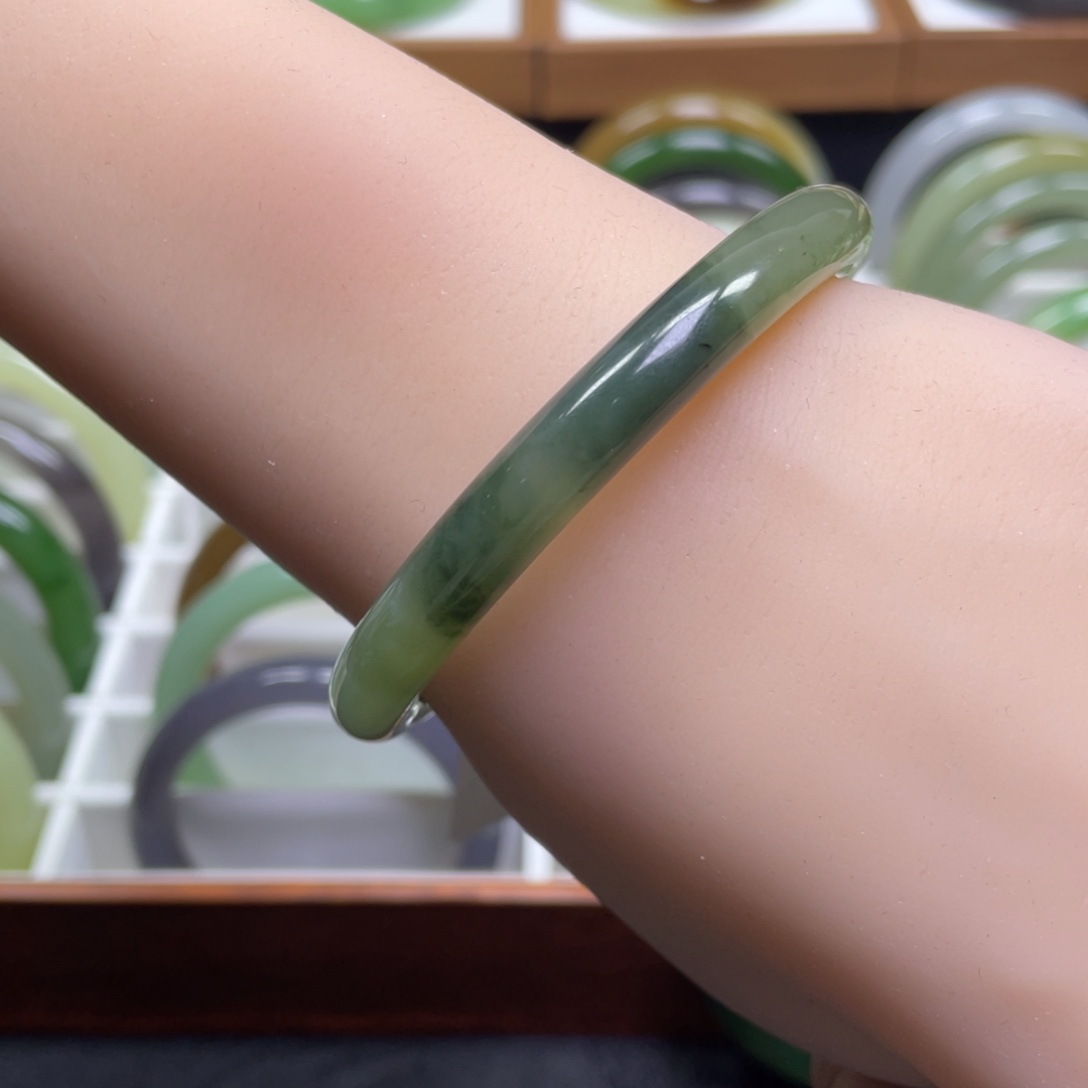 和田玉手镯未镶嵌53 54