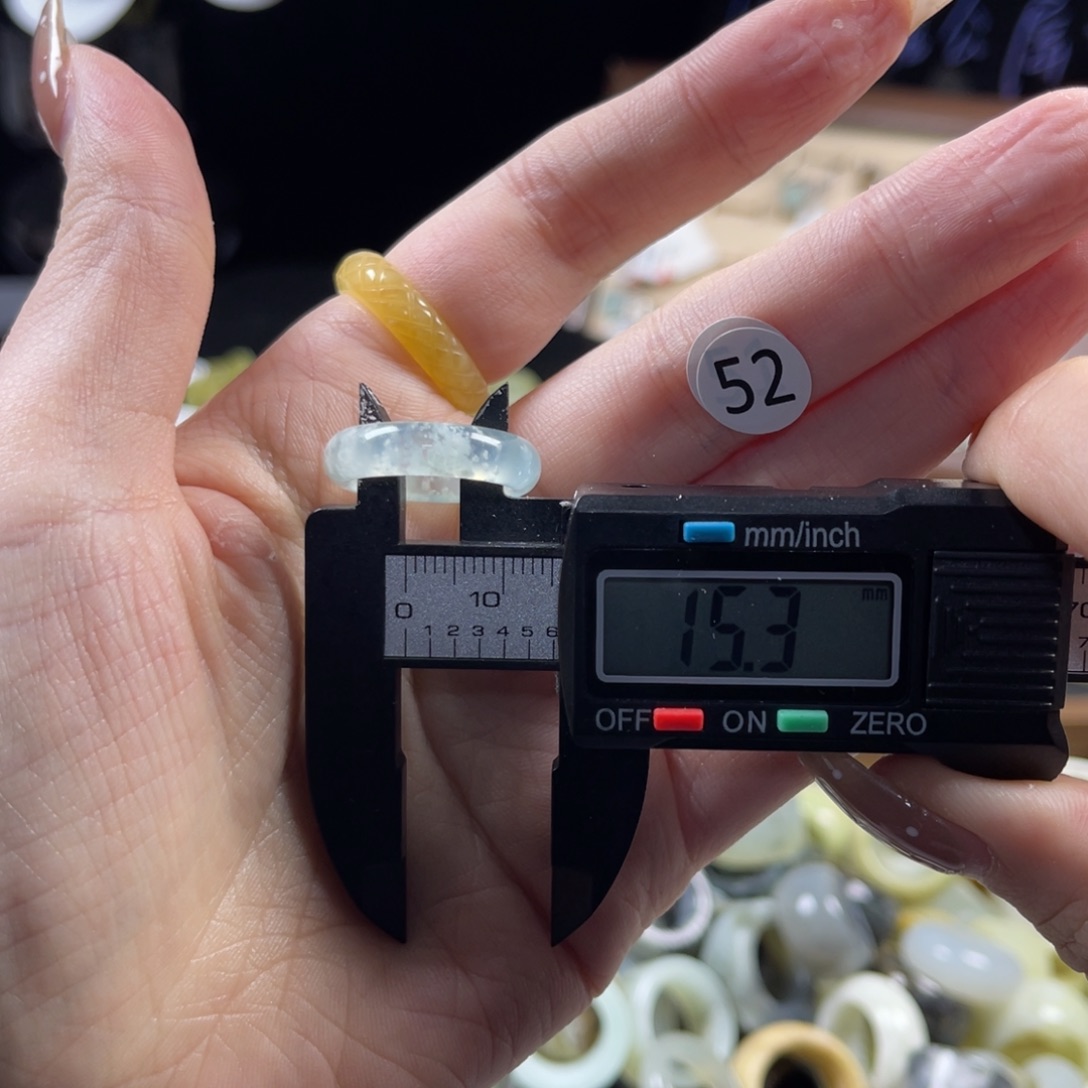 蛇纹石玉未镶嵌戒指