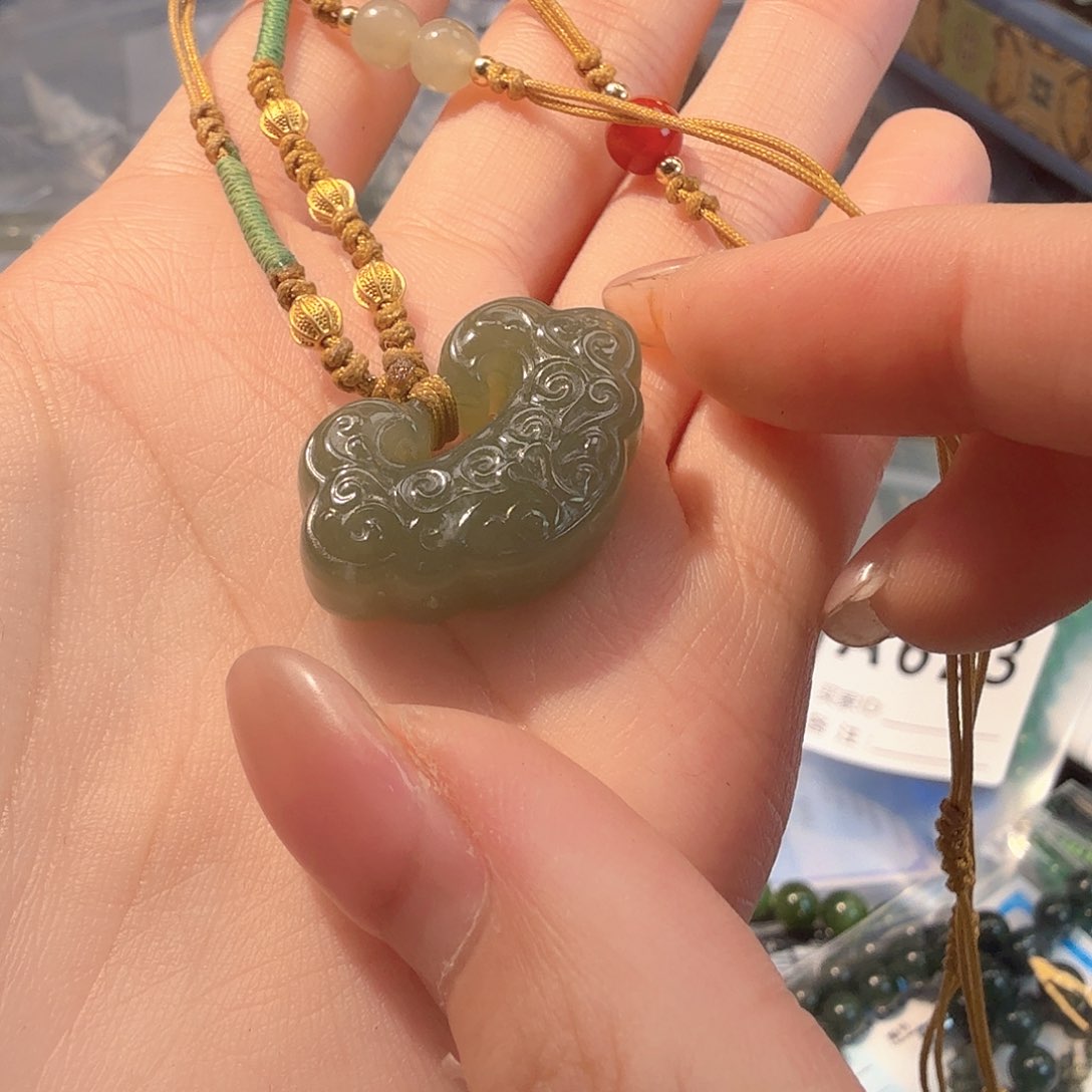 和田玉未镶嵌颈饰