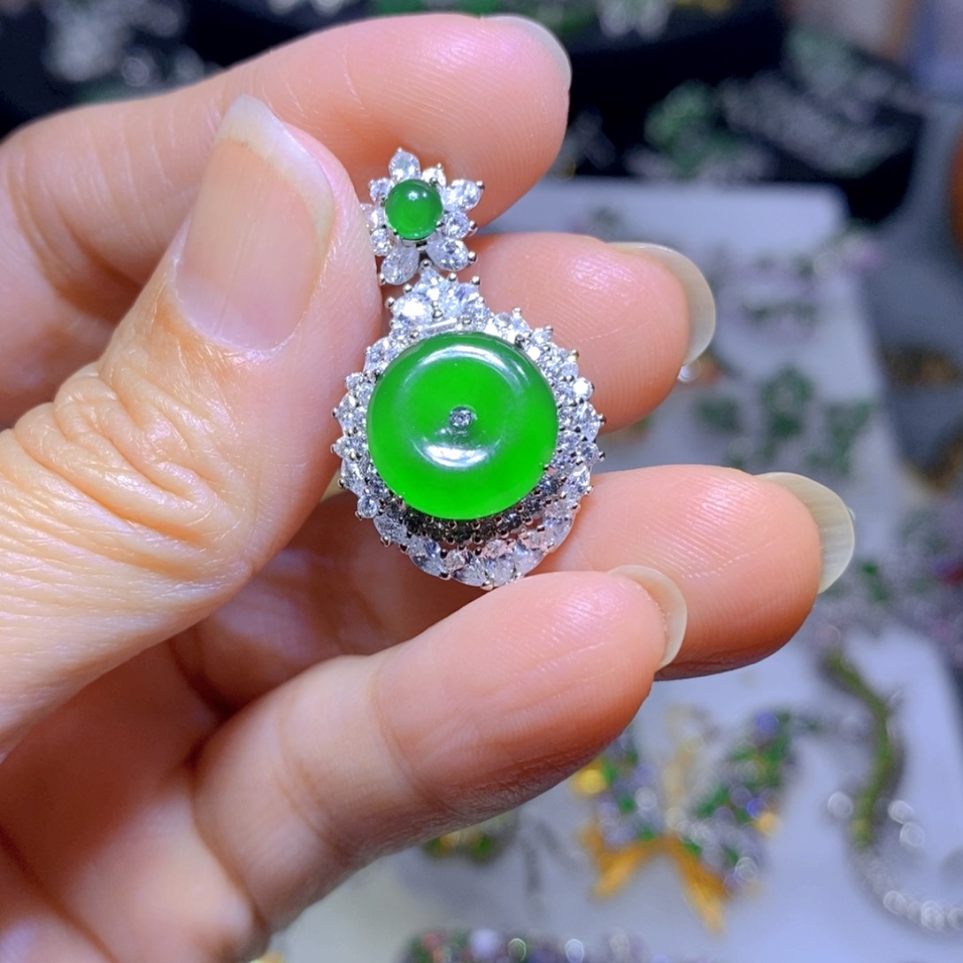 翡翠颈饰银S925镶嵌天然翡翠