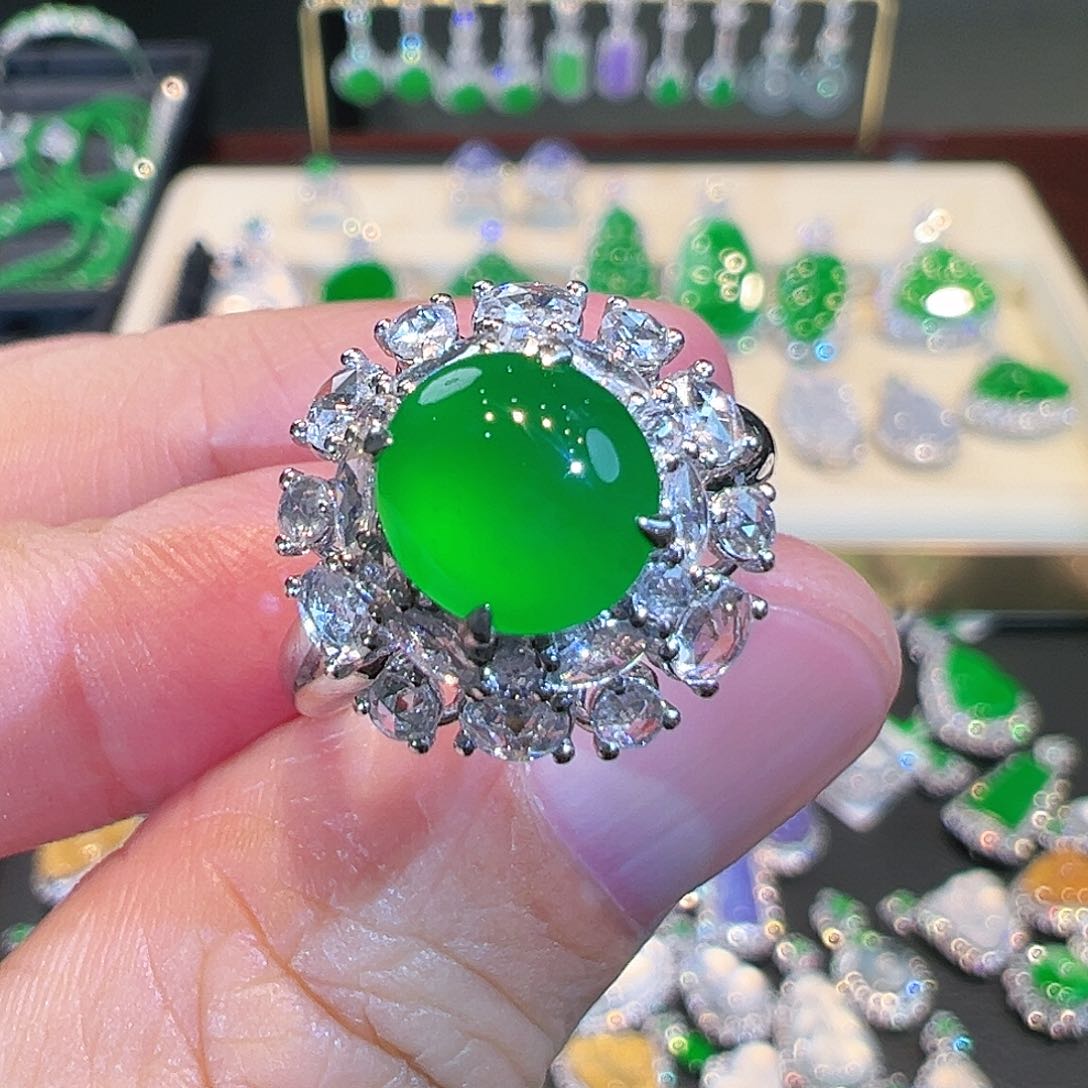 翡翠颈饰18K金镶嵌翡翠