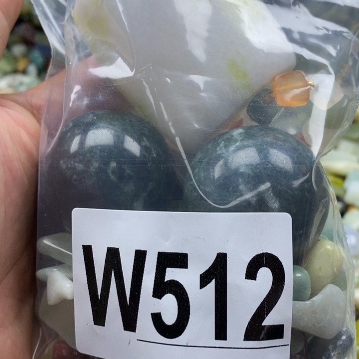 蛇纹石玉未镶嵌珠宝奇石