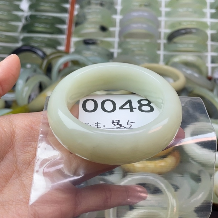 平***遂蛇纹石玉未镶嵌手镯