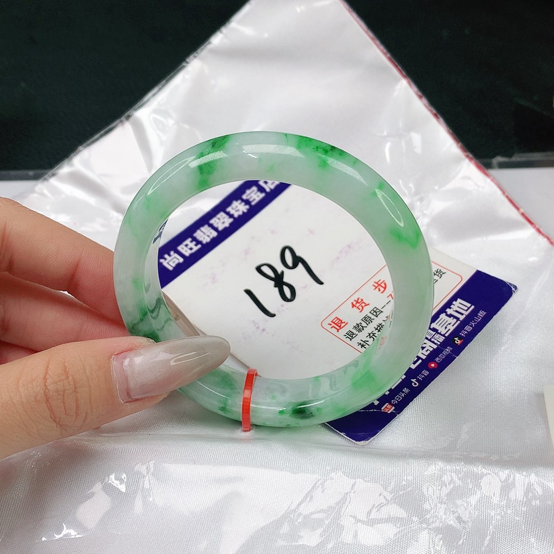 翡翠手镯未镶嵌翡翠12