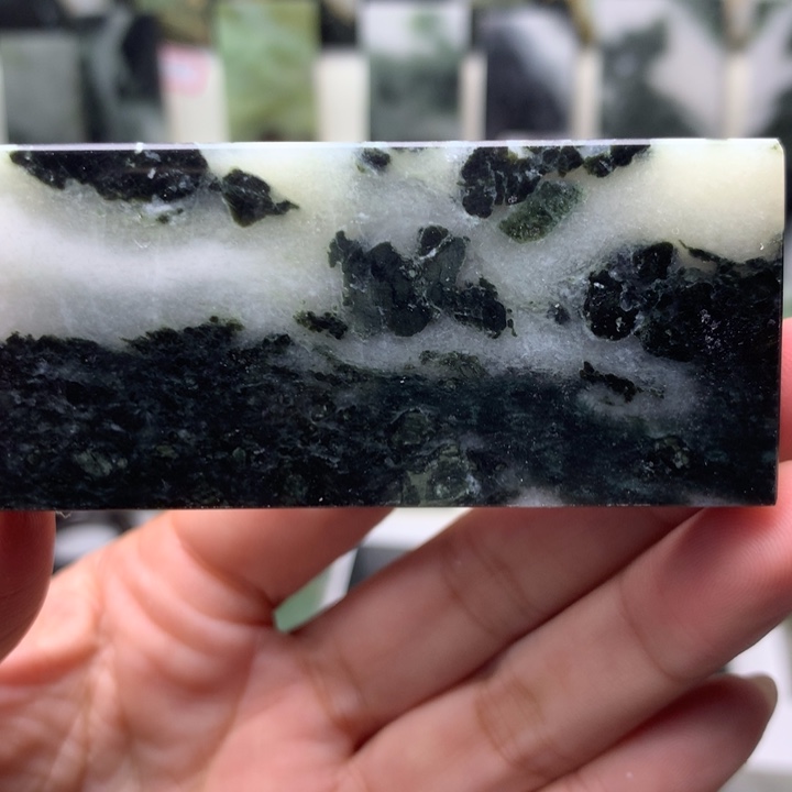 独山玉颈饰未镶嵌