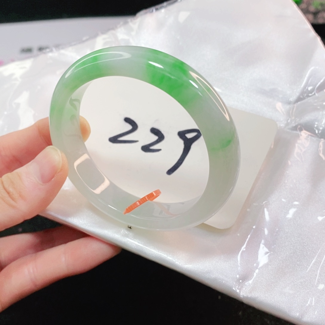 翡翠手镯未镶嵌55555555555贵妃