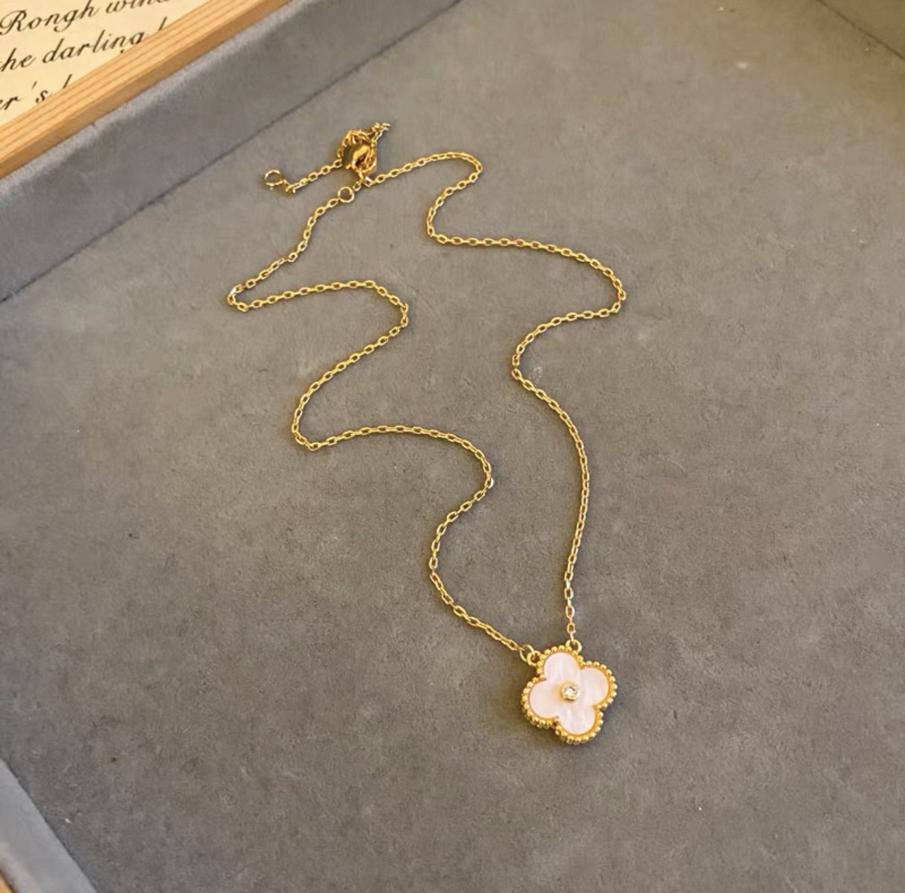 钛钢项链 带细节迷你白色四叶草链479