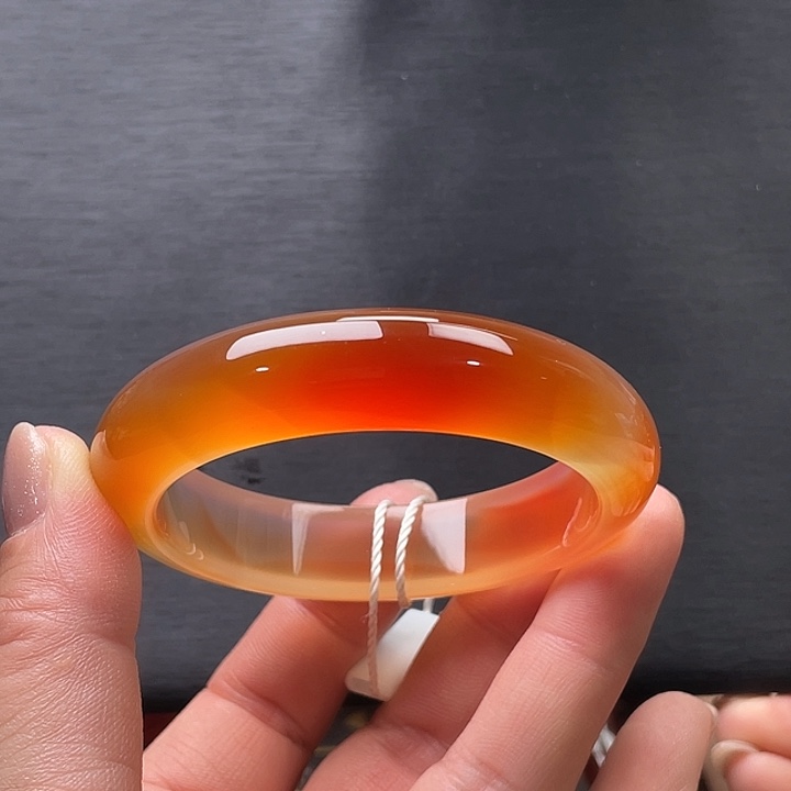 小***左玛瑙/玉髓未镶嵌手镯