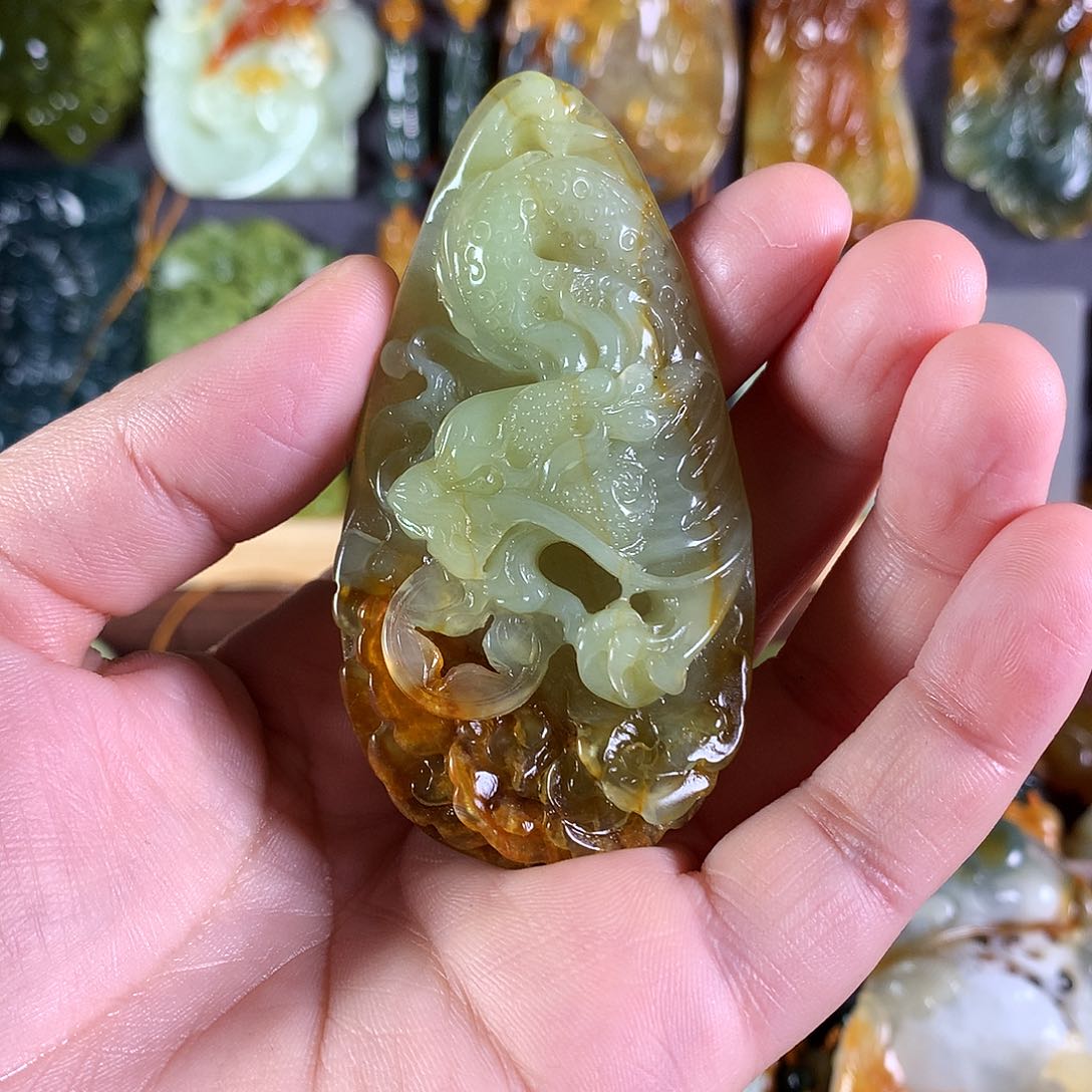 蛇纹石玉未镶嵌颈饰华***厂