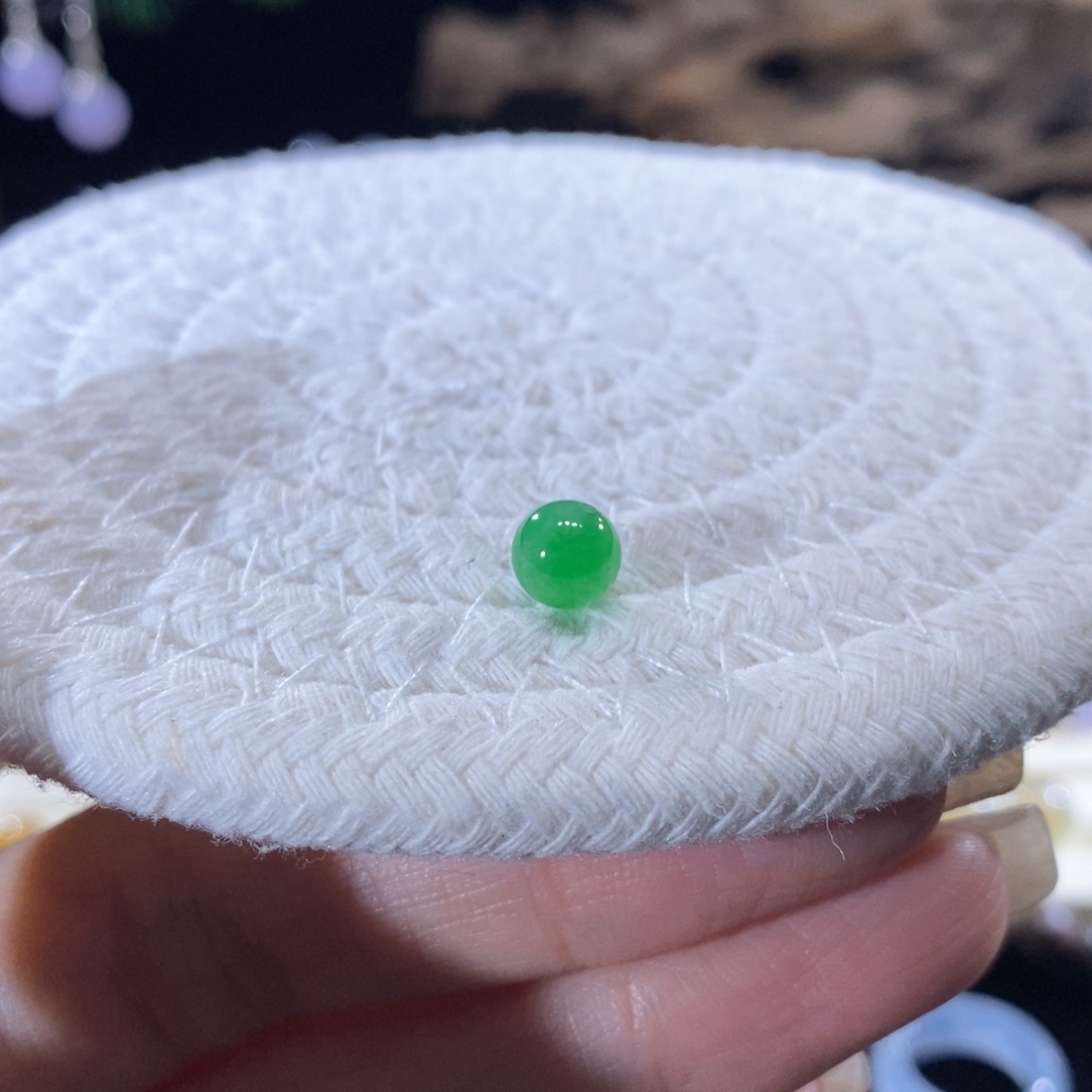 7***y翡翠未镶嵌颈饰翡翠阳绿珠6+mm