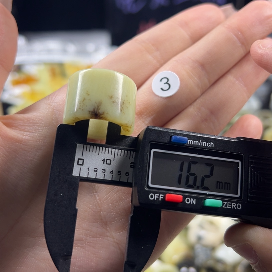 蛇纹石玉未镶嵌戒指