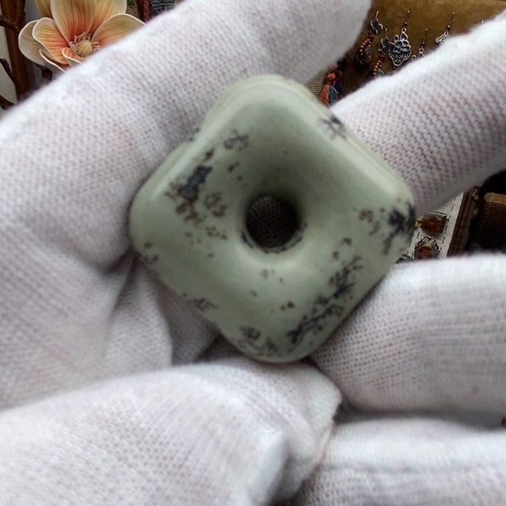 未镶嵌岫岩河磨玉（透闪石质玉）挂件