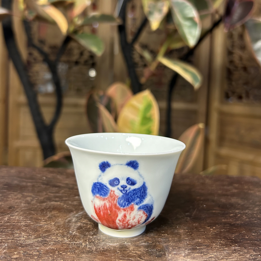 青花釉里红熊猫铃铛杯（微瑕）