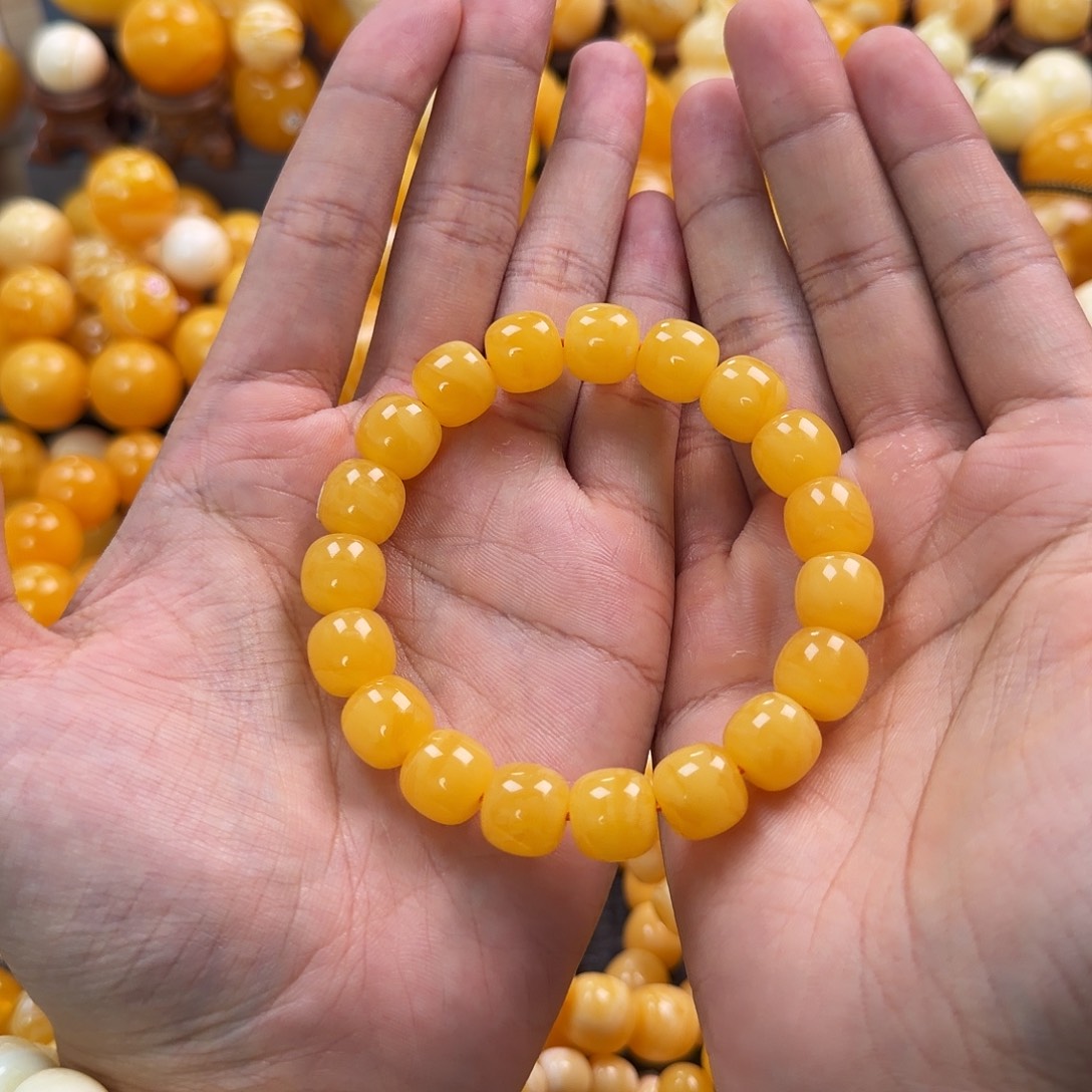 邦***熊琥珀未镶嵌珠宝奇石