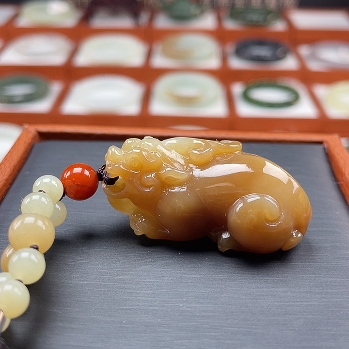 和田玉（糖玉）未镶嵌颈饰貔貅