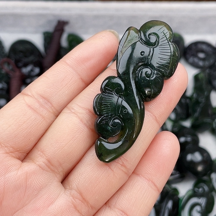 蛇纹石玉未镶嵌挂件泰山玉如意