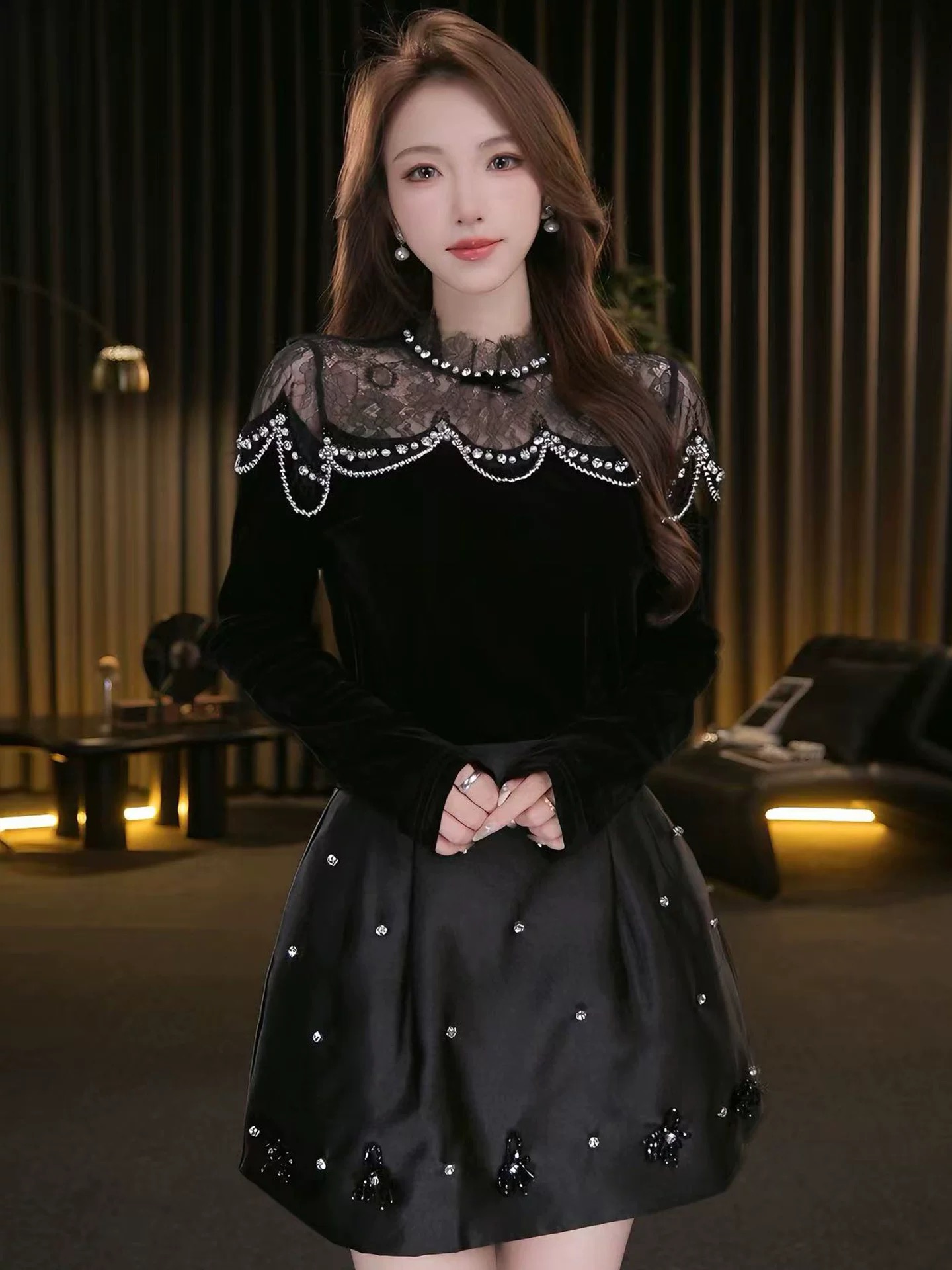 法式轻熟蕾丝勾花镂空上衣女秋冬气质拼接打底丝绒衫+皮裙套装