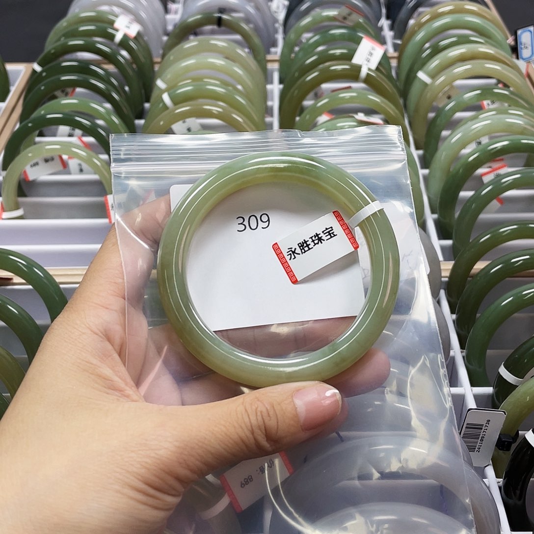 和田玉（糖玉）手镯未镶嵌309圈口60