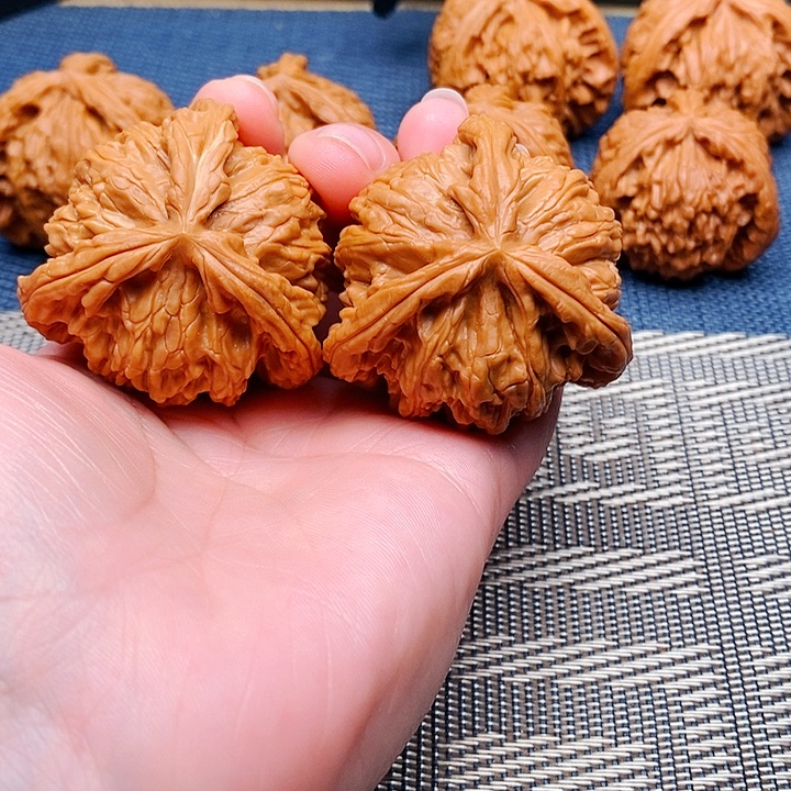 冰***9吊坠文玩核桃三棱