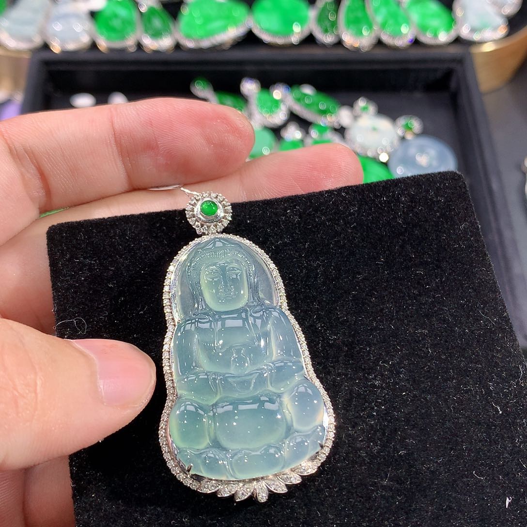 翡翠18K金镶嵌颈饰