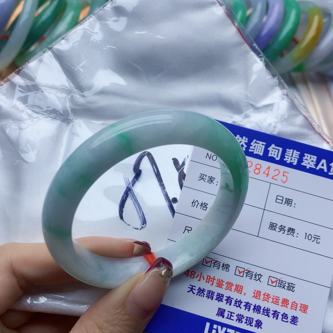 翡翠手镯未镶嵌翡翠手镯