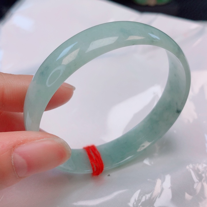 翡翠未镶嵌手镯52公主镯