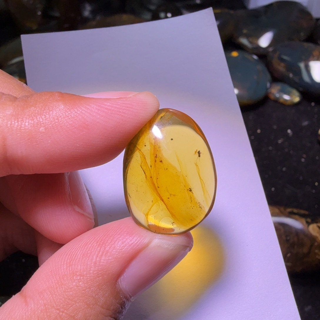 未镶嵌琥珀裸石14号