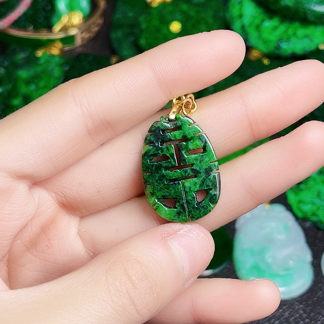 颈饰未镶嵌翡翠多样性