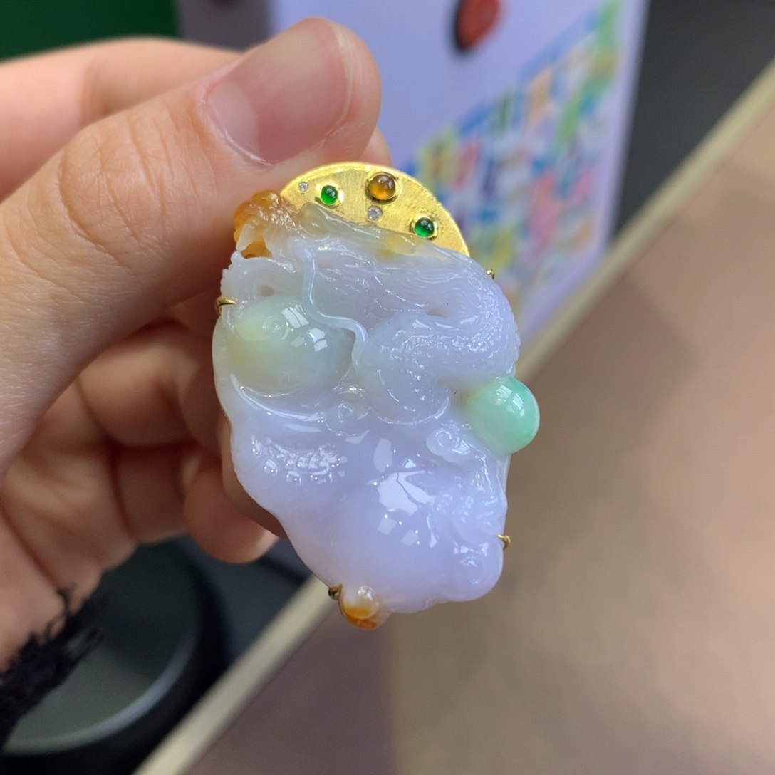 翡翠18K金镶嵌颈饰翡翠