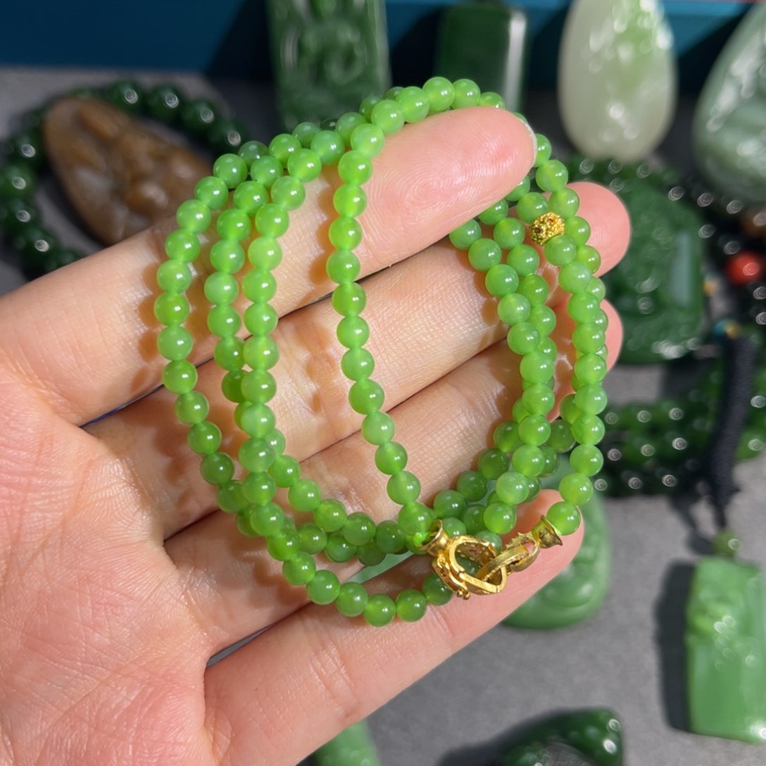 和田玉挂件未镶嵌果绿卡4