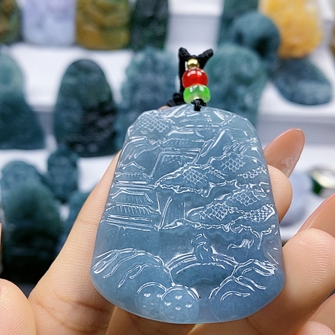 翡翠未镶嵌颈饰山水