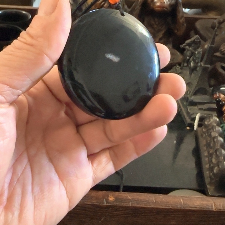 石英质玉颈饰合金