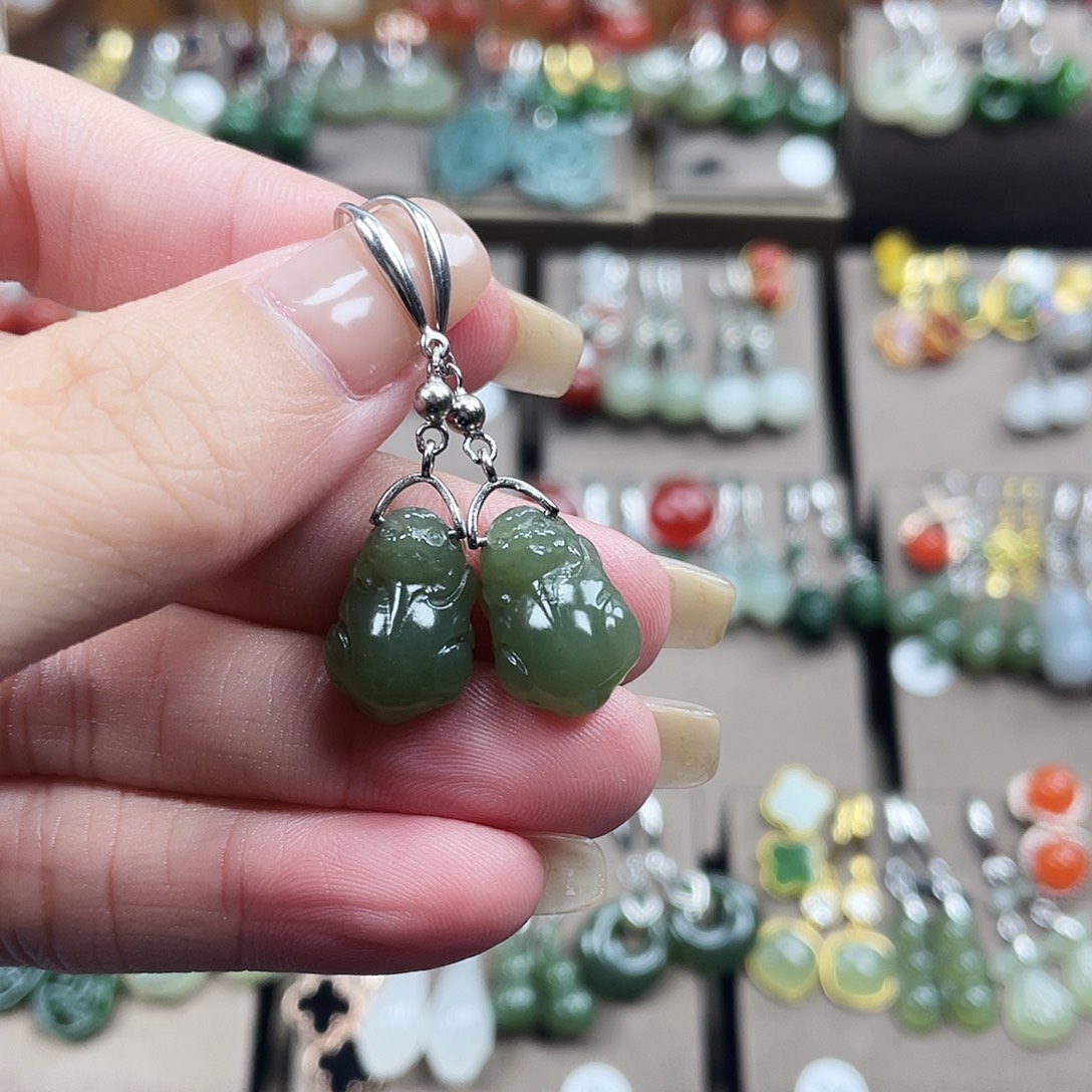 和田玉银S925镶嵌耳饰貔貅