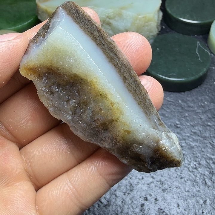 和田玉（糖玉）未镶嵌珠宝奇石