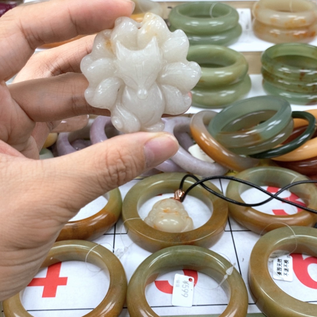 石英质玉手镯未镶嵌