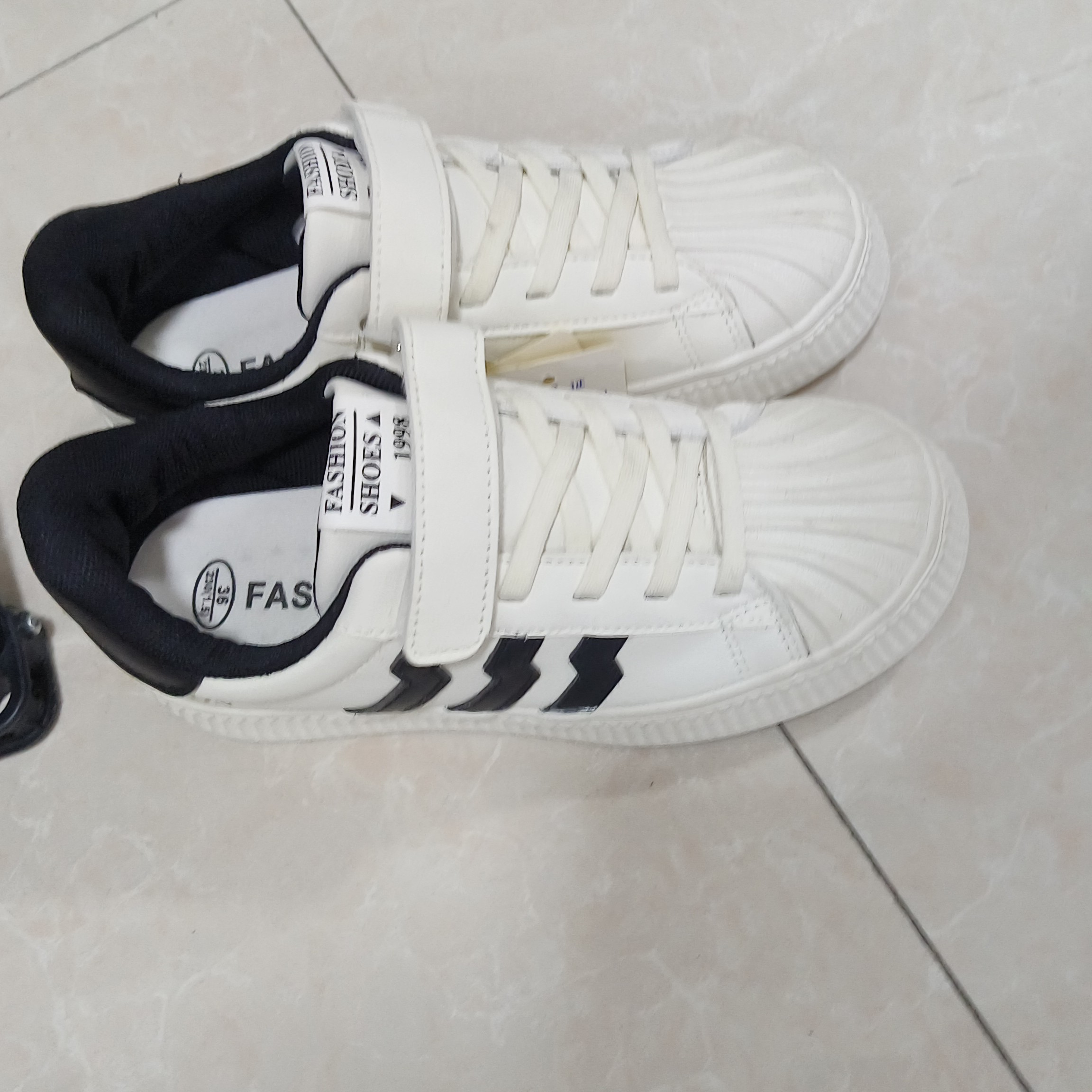 休闲板鞋春秋防滑鞋子儿童款时尚运动休闲