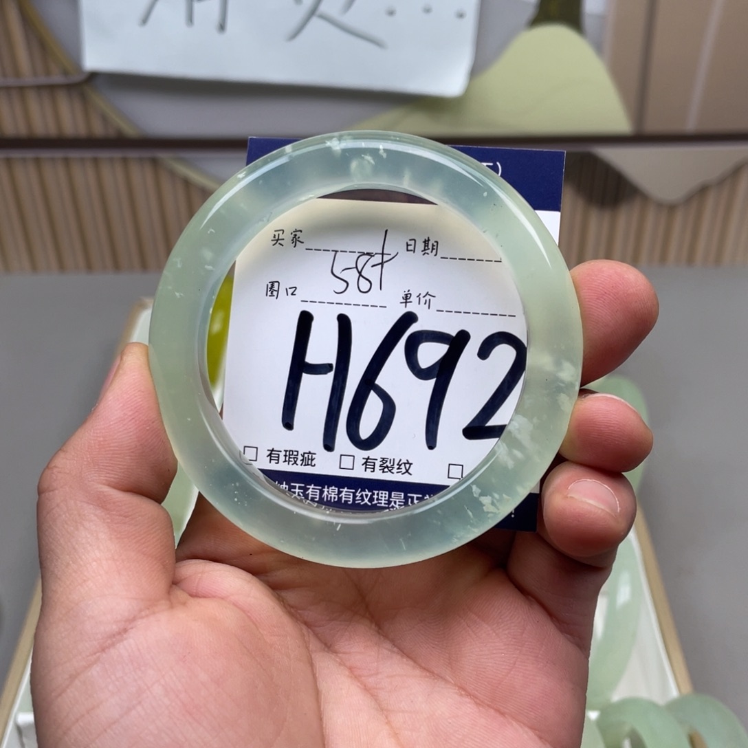 岫玉手镯手镯未镶嵌