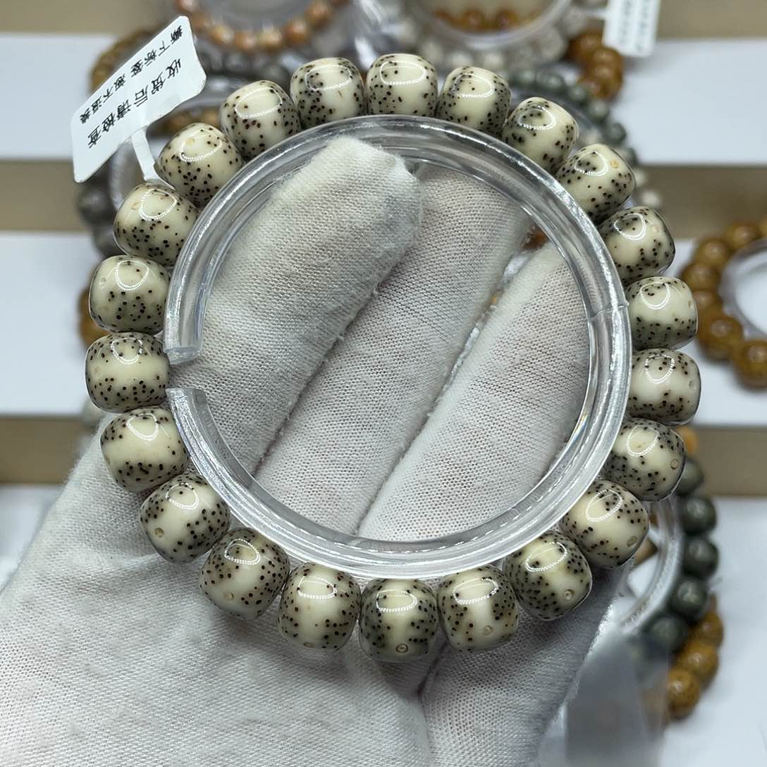 星月菩提吊坠11/10精品头条 通体绿包白针尖星