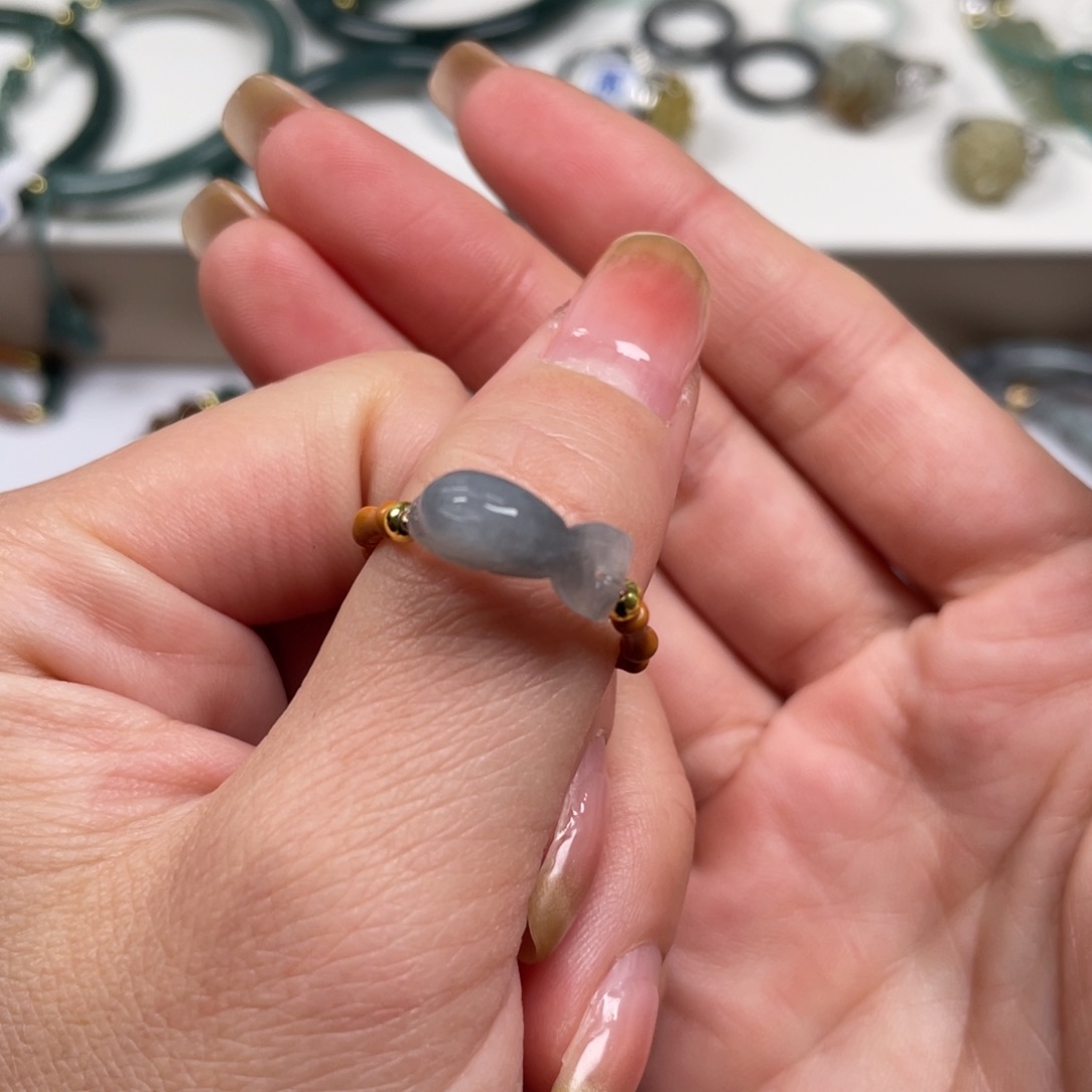 翡翠吊坠(赠链)未镶嵌